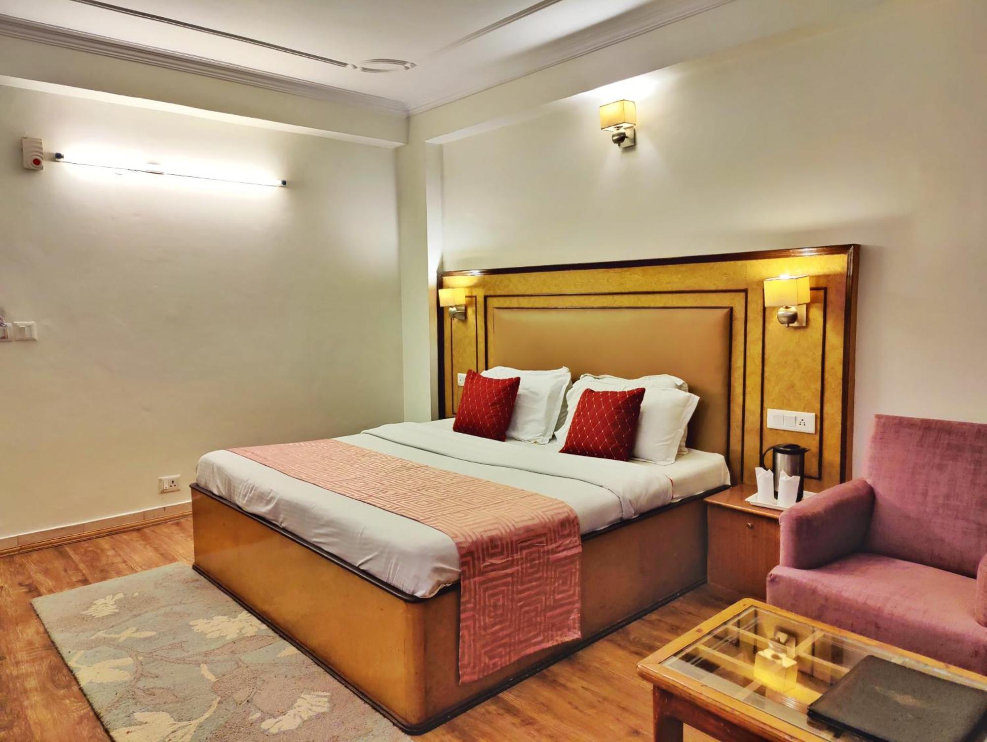 Surya International Hotel Manali Near Mall Road Ngoại thất bức ảnh