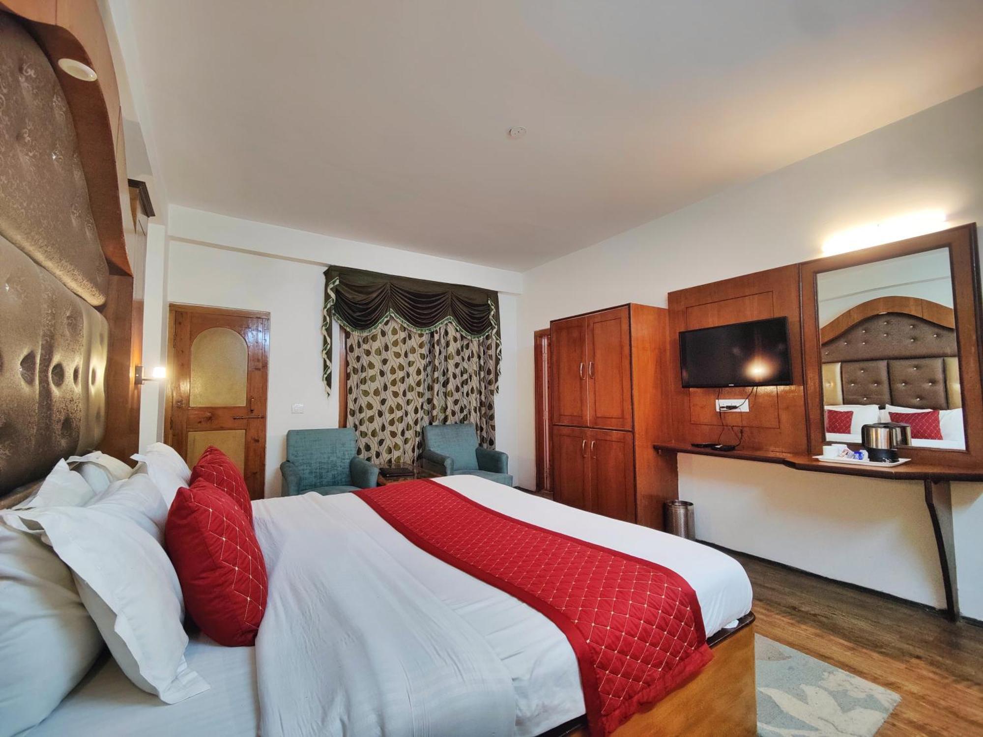 Surya International Hotel Manali Near Mall Road Ngoại thất bức ảnh