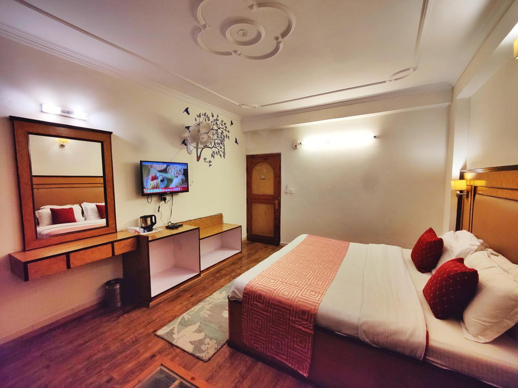 Surya International Hotel Manali Near Mall Road Ngoại thất bức ảnh