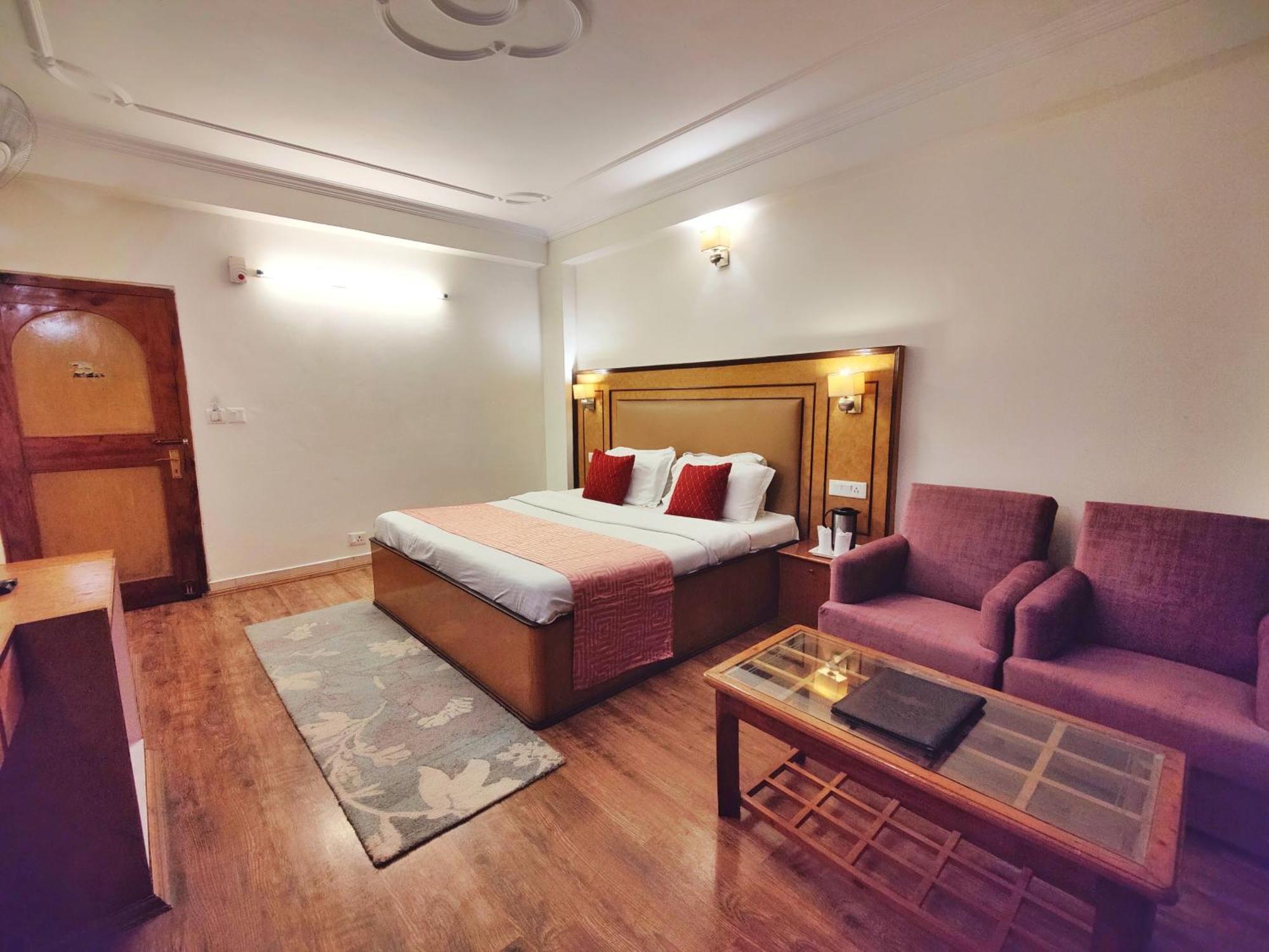 Surya International Hotel Manali Near Mall Road Ngoại thất bức ảnh