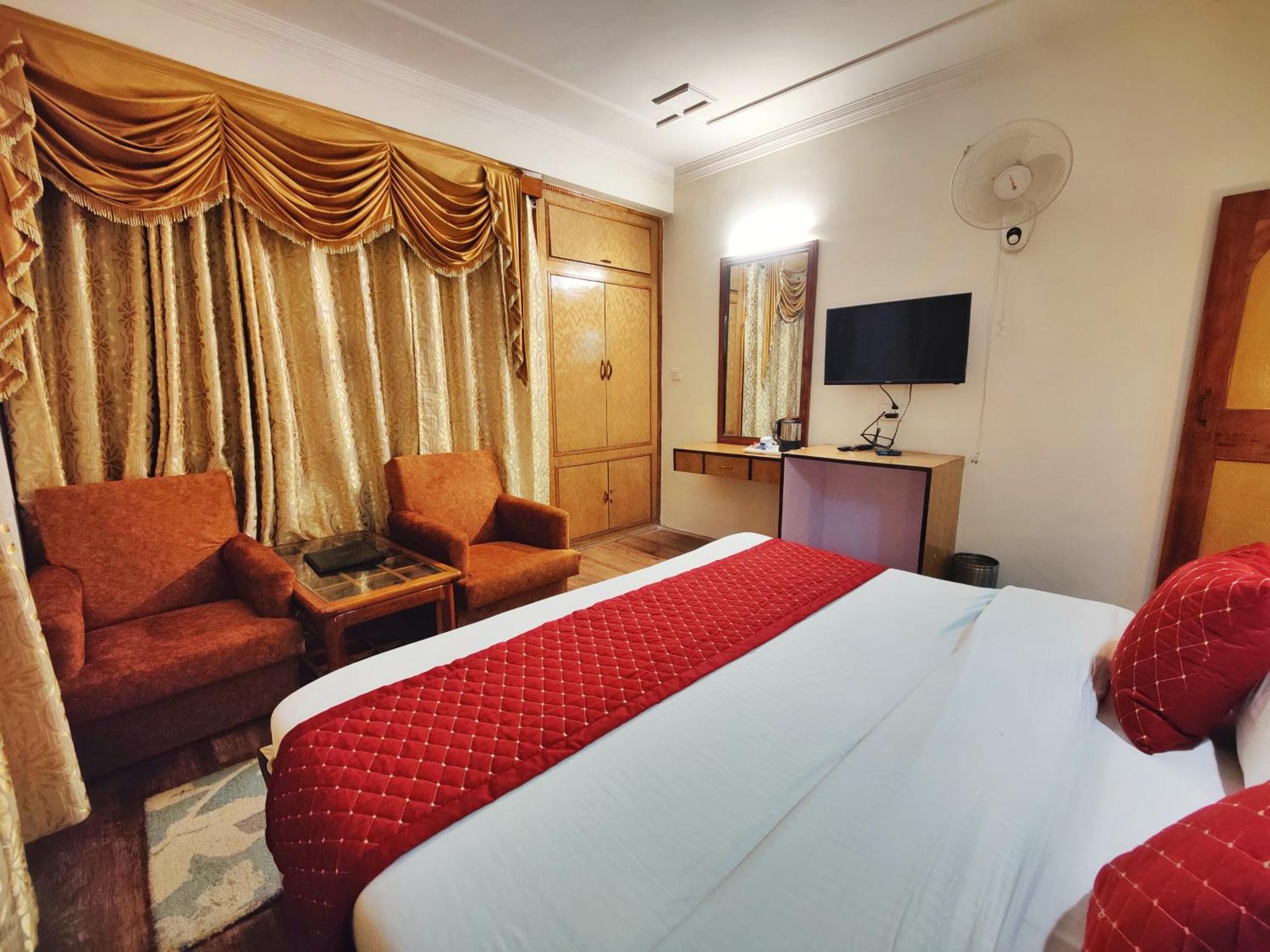 Surya International Hotel Manali Near Mall Road Ngoại thất bức ảnh
