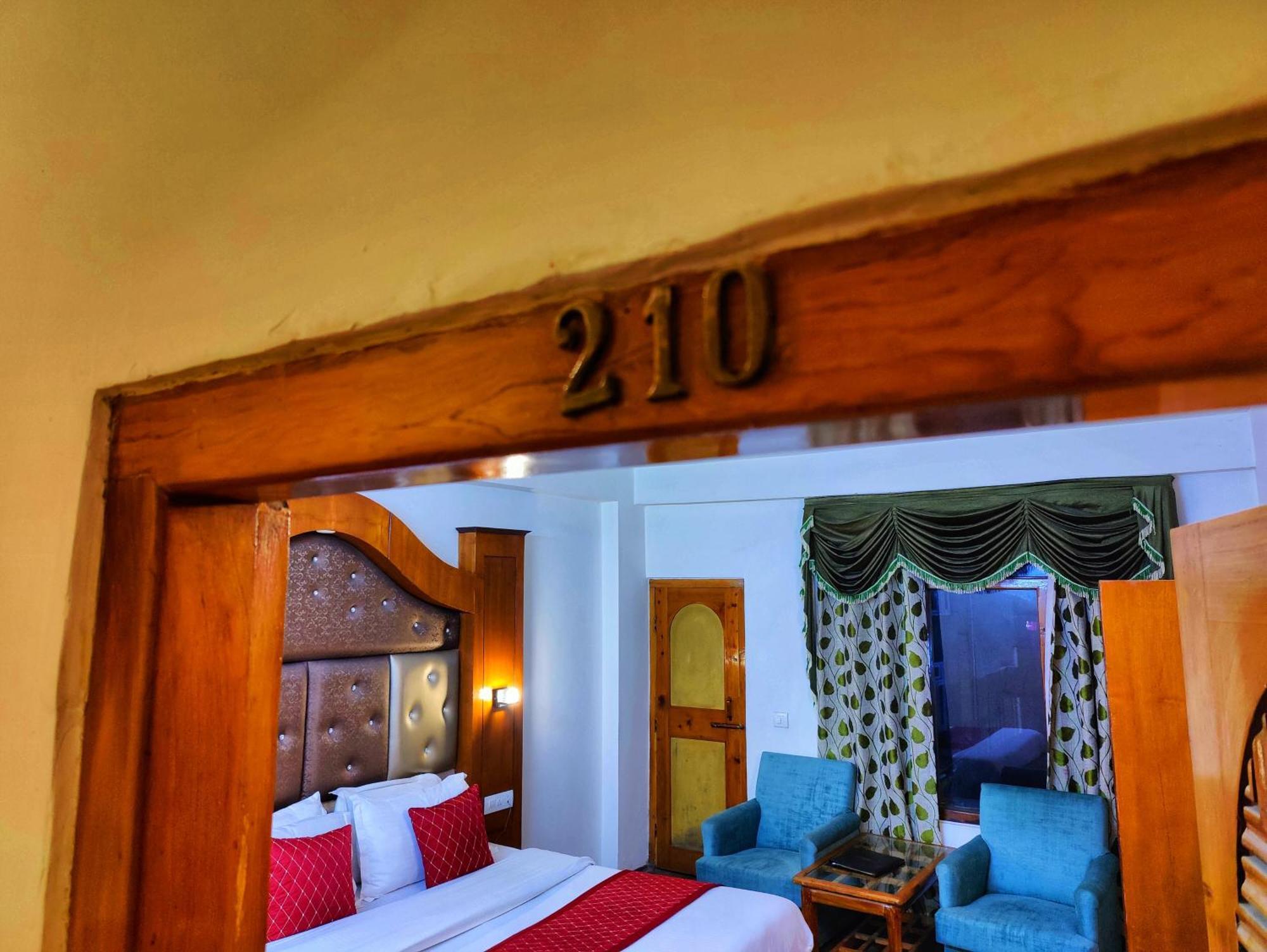 Surya International Hotel Manali Near Mall Road Ngoại thất bức ảnh
