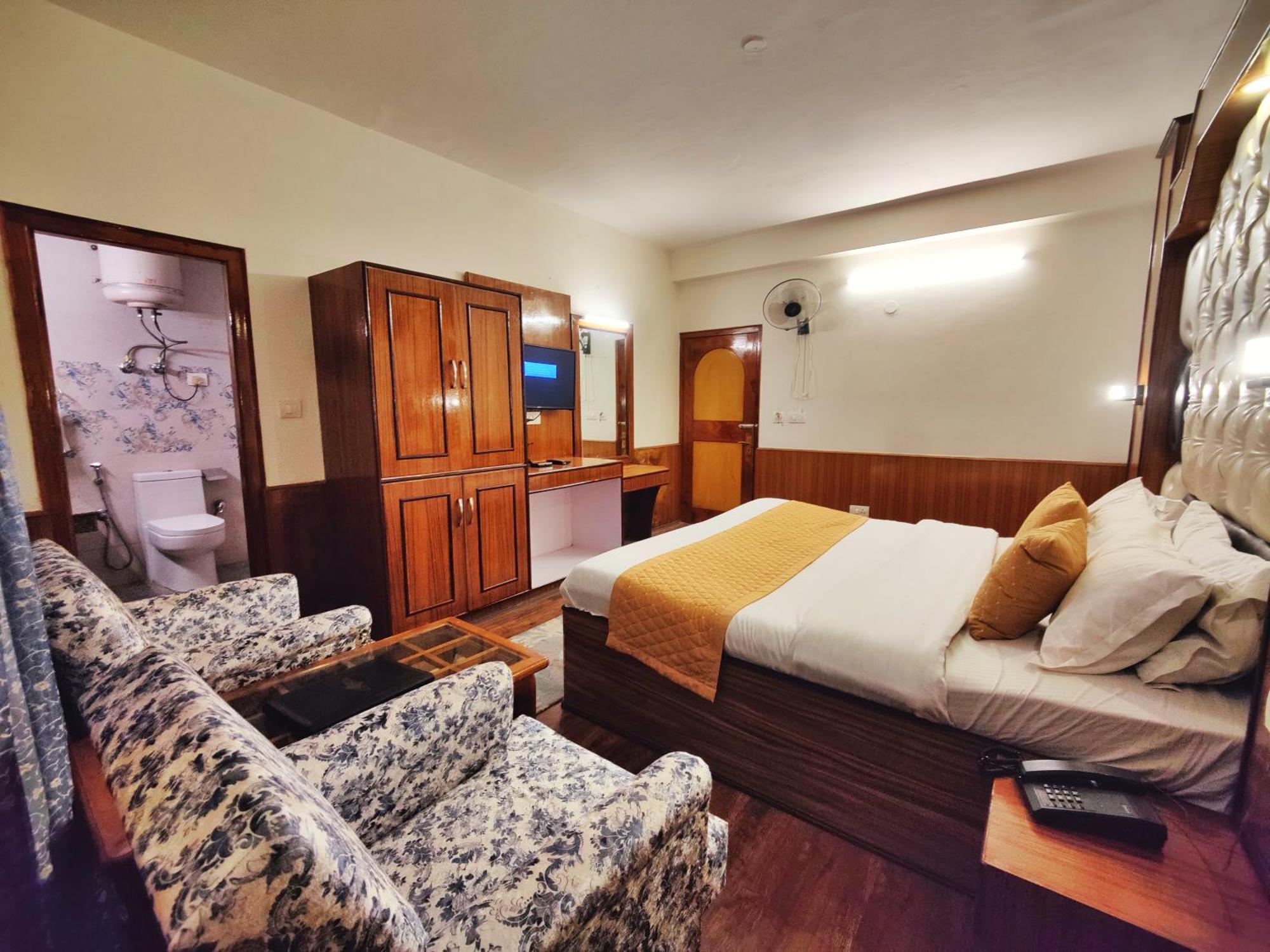 Surya International Hotel Manali Near Mall Road Ngoại thất bức ảnh