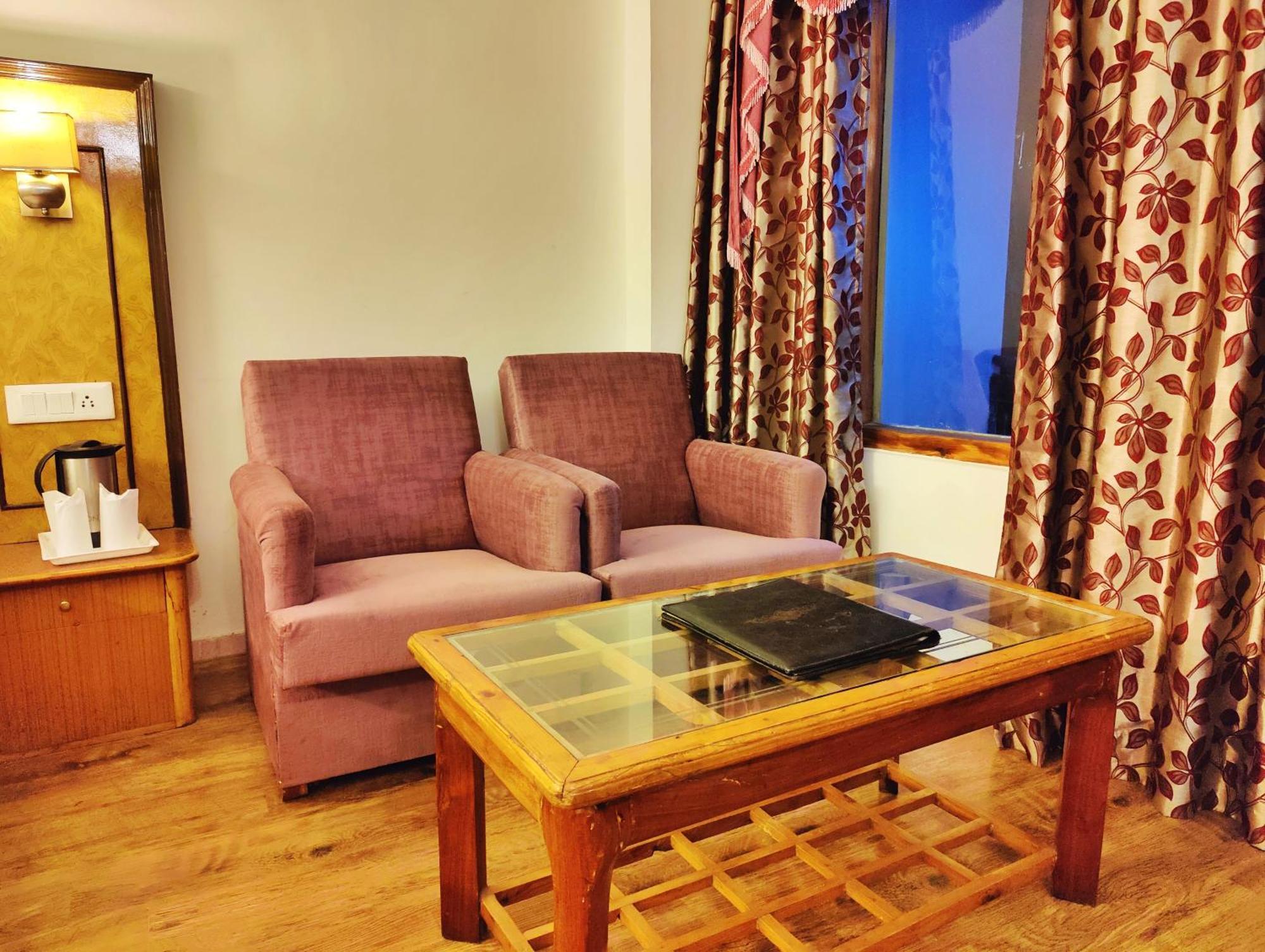 Surya International Hotel Manali Near Mall Road Ngoại thất bức ảnh