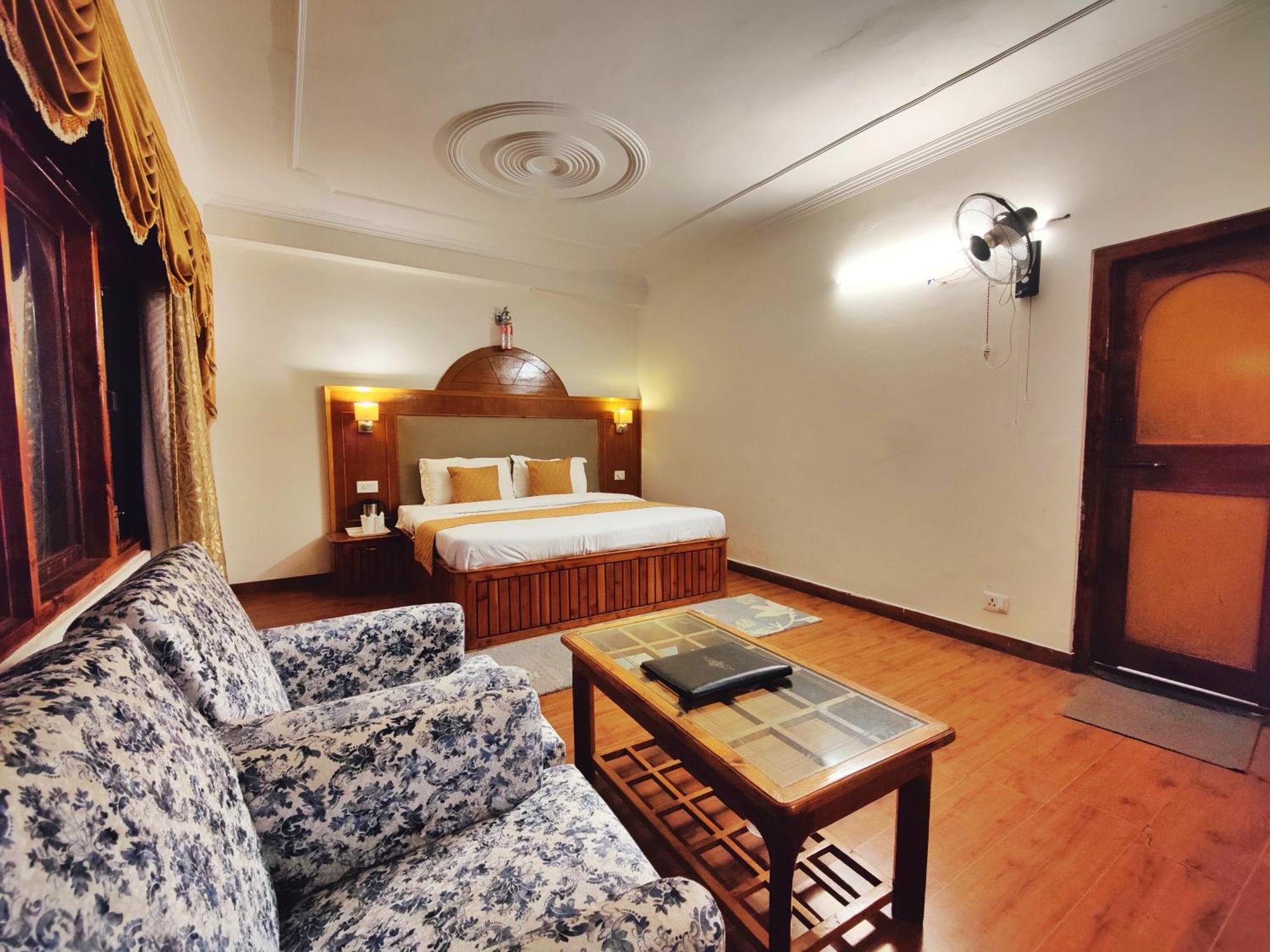 Surya International Hotel Manali Near Mall Road Ngoại thất bức ảnh