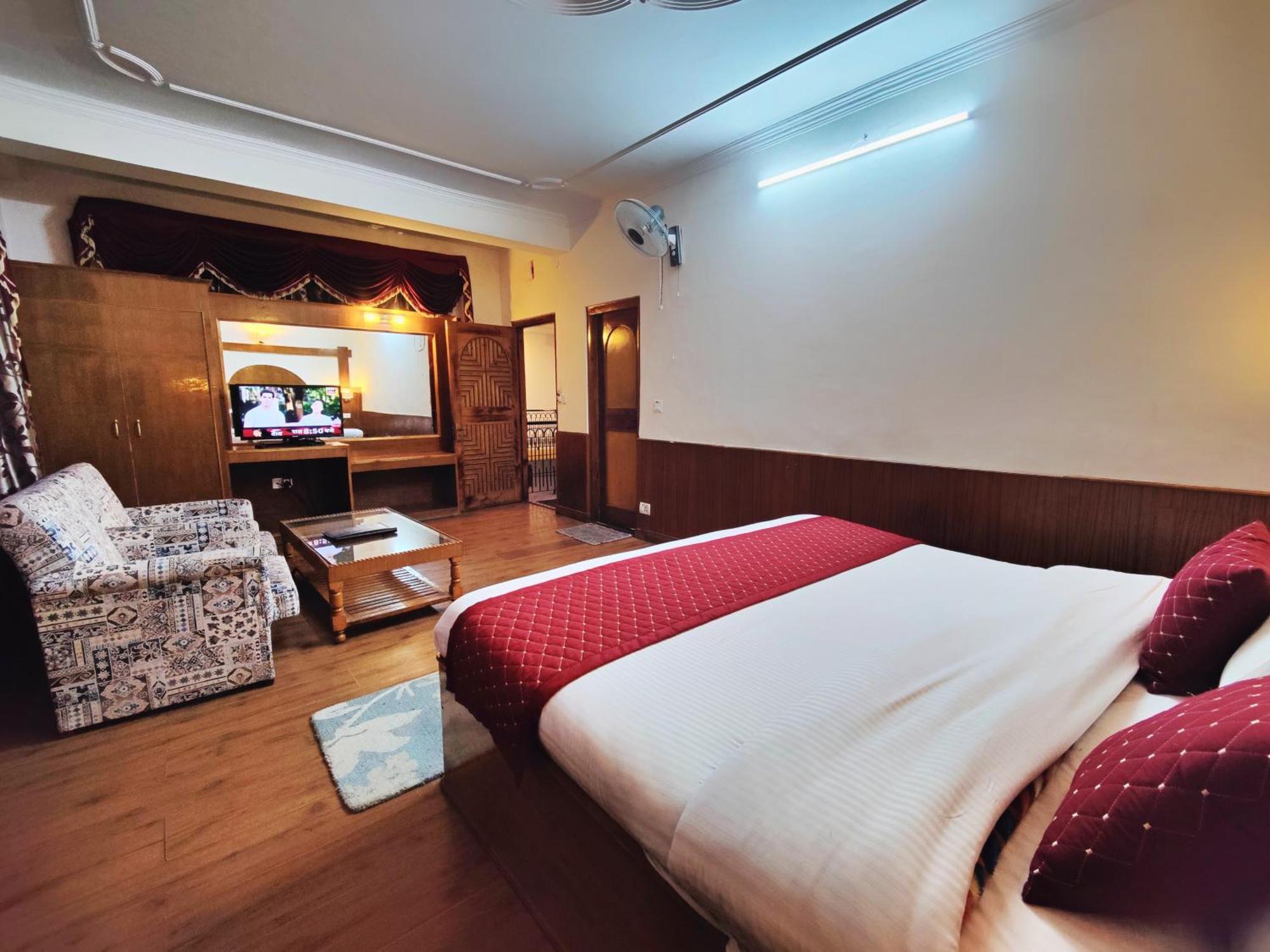 Surya International Hotel Manali Near Mall Road Ngoại thất bức ảnh