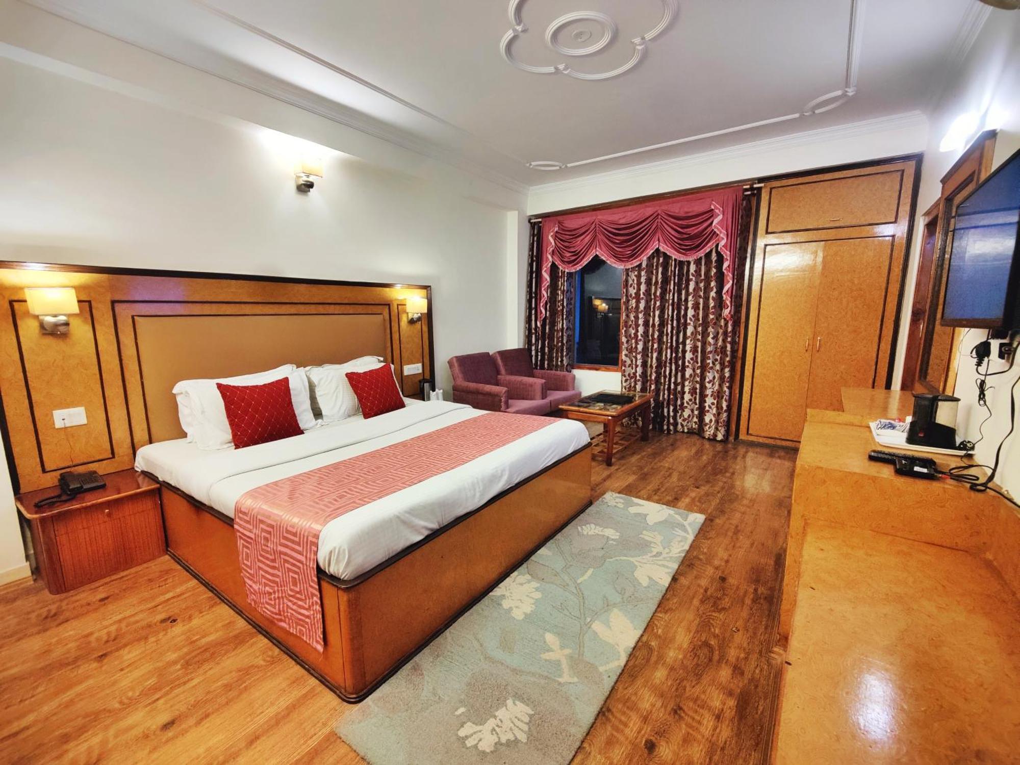 Surya International Hotel Manali Near Mall Road Ngoại thất bức ảnh