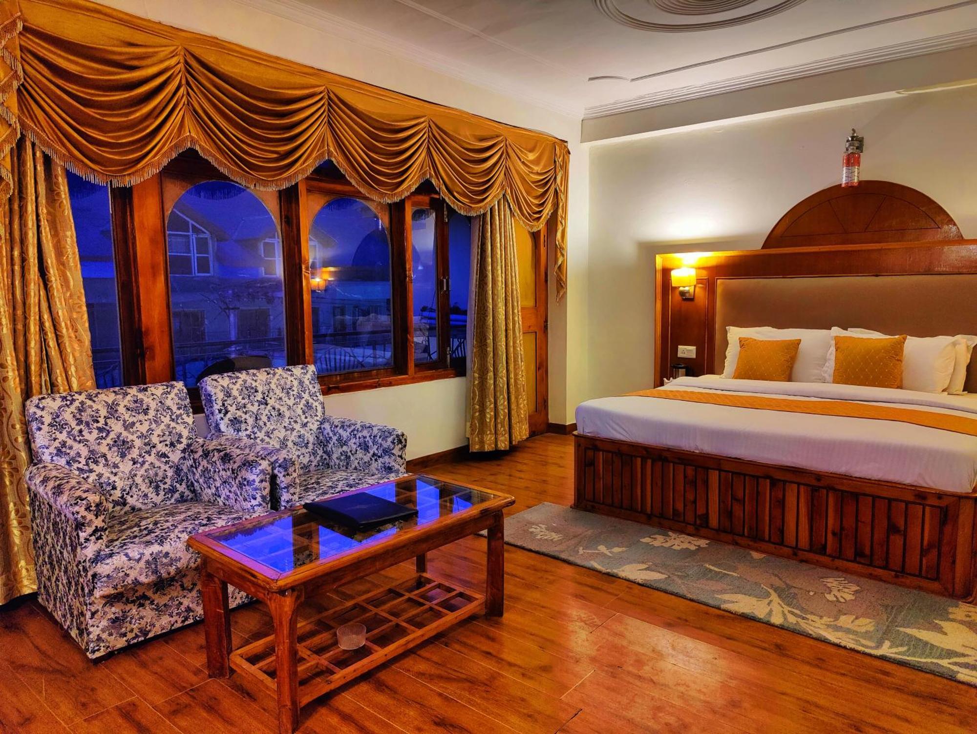 Surya International Hotel Manali Near Mall Road Ngoại thất bức ảnh