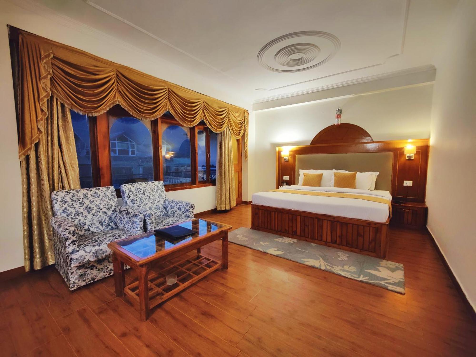 Surya International Hotel Manali Near Mall Road Ngoại thất bức ảnh