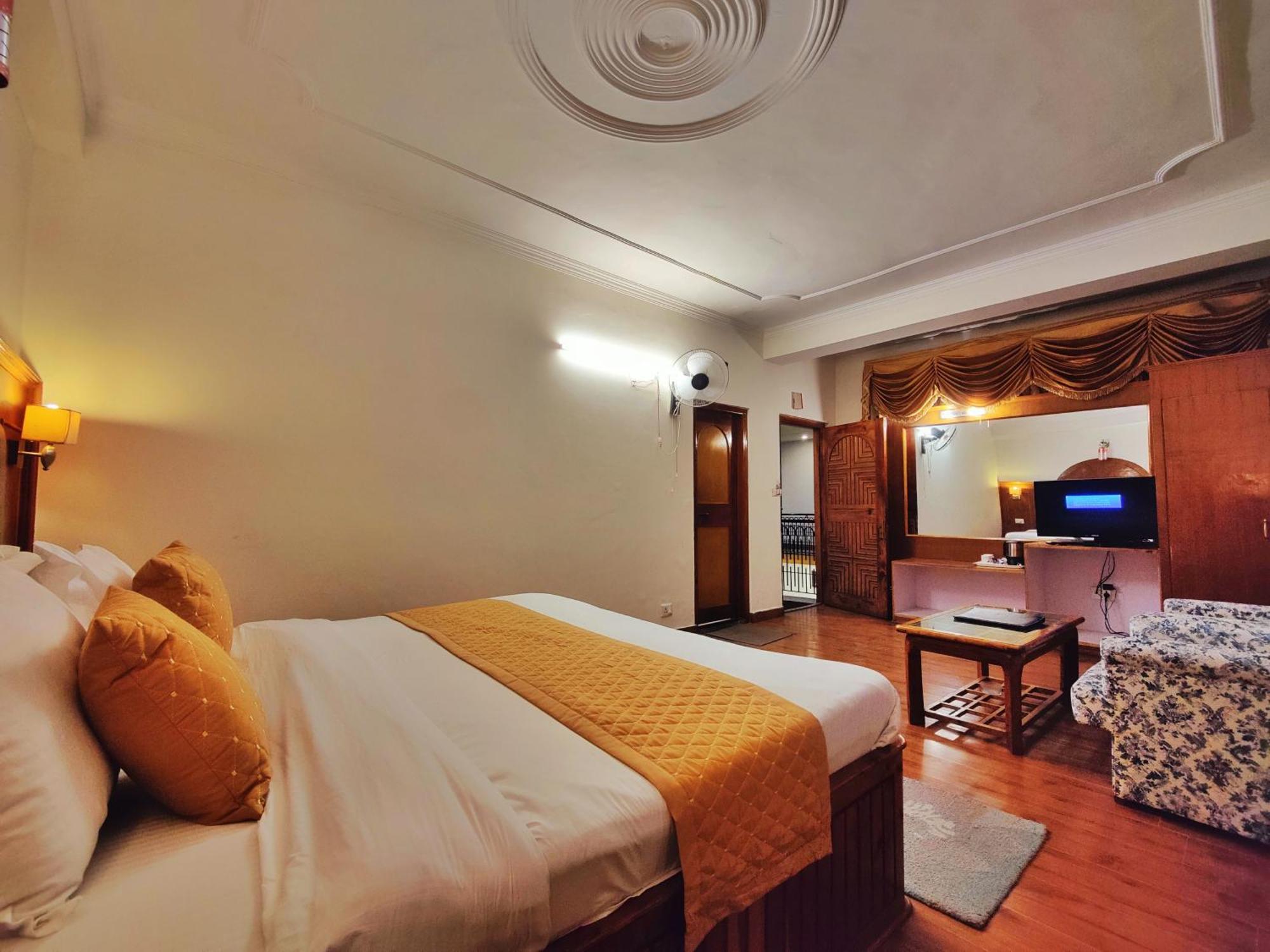 Surya International Hotel Manali Near Mall Road Ngoại thất bức ảnh