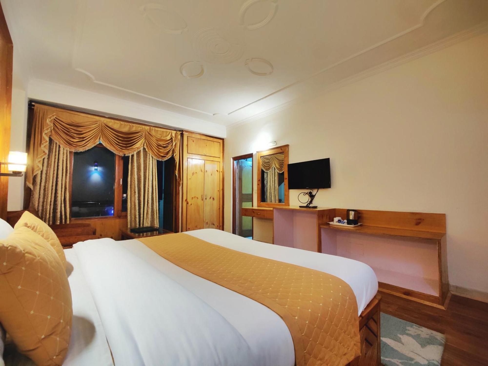 Surya International Hotel Manali Near Mall Road Ngoại thất bức ảnh