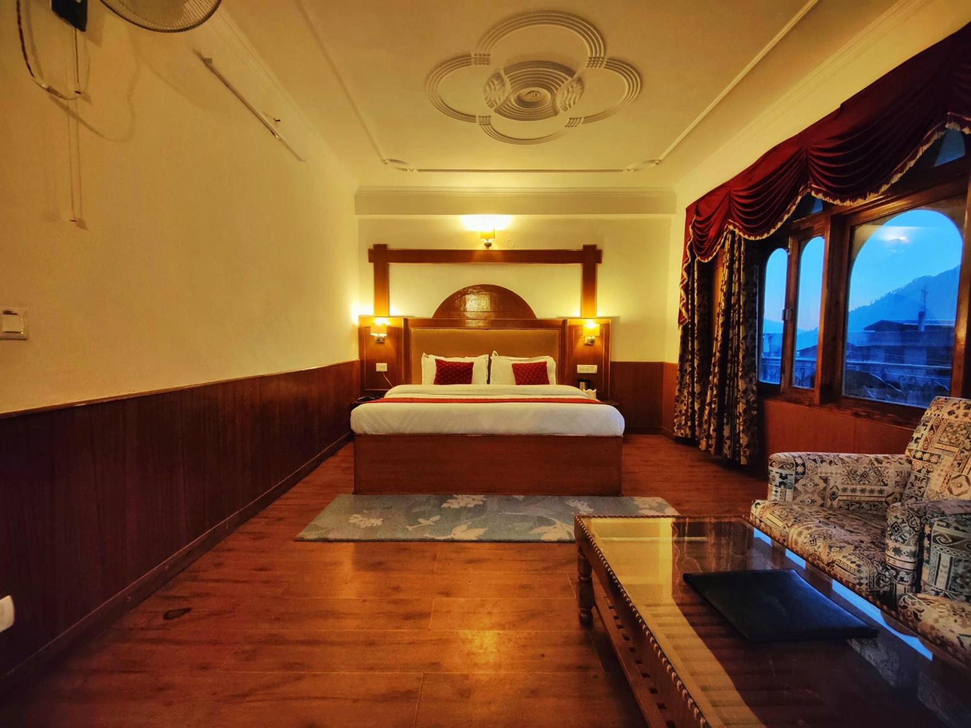Surya International Hotel Manali Near Mall Road Ngoại thất bức ảnh