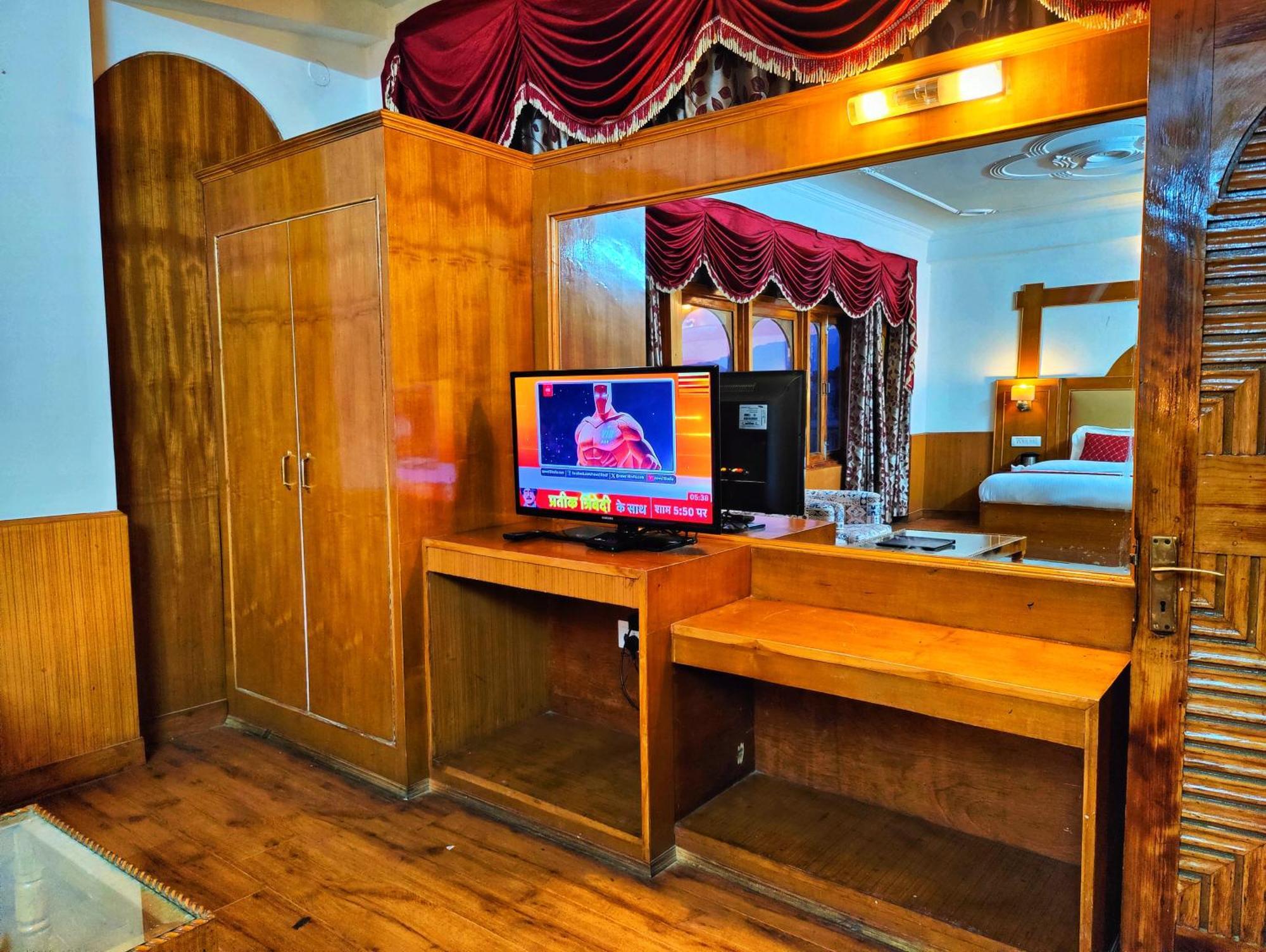 Surya International Hotel Manali Near Mall Road Ngoại thất bức ảnh