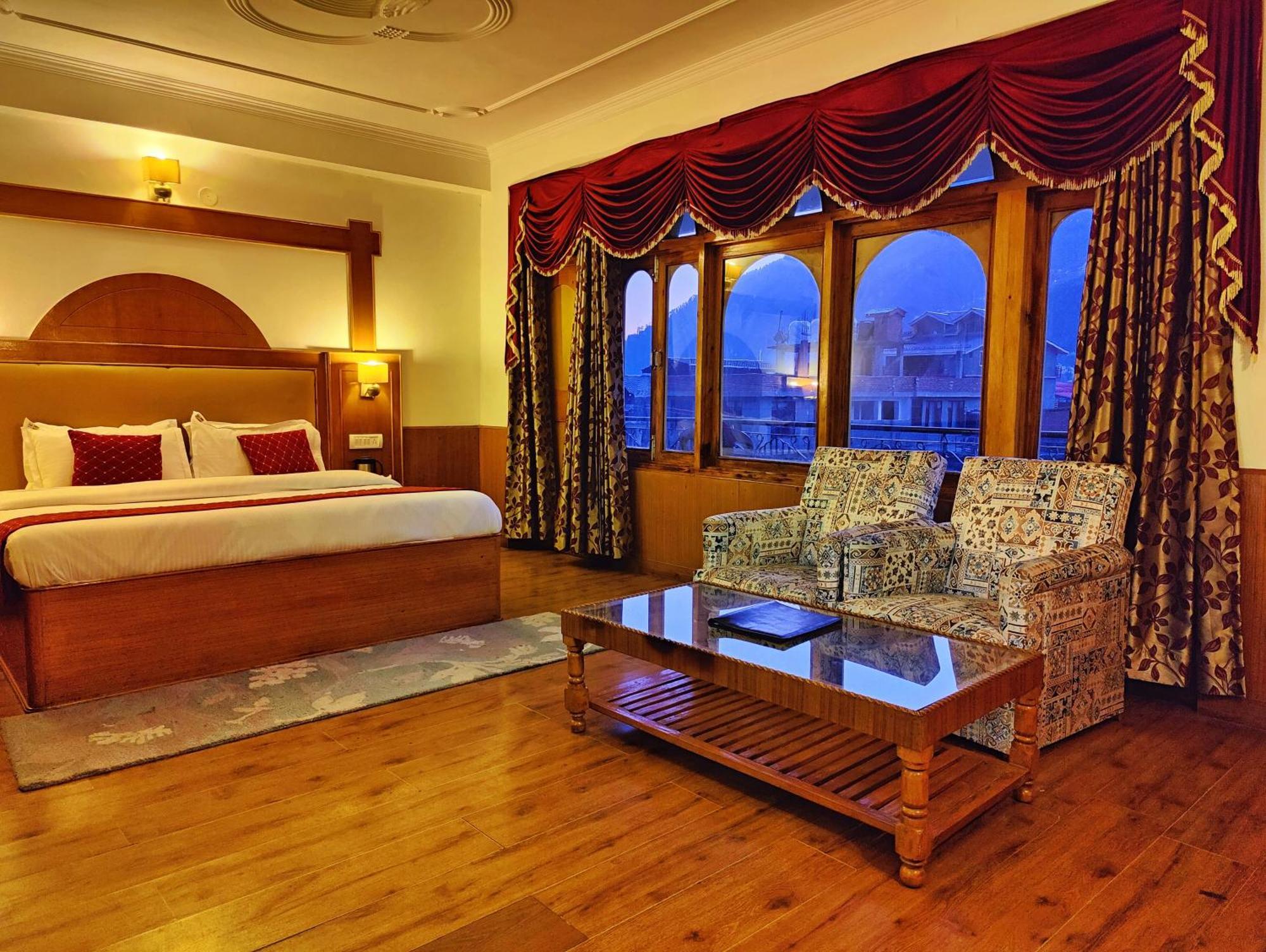 Surya International Hotel Manali Near Mall Road Ngoại thất bức ảnh