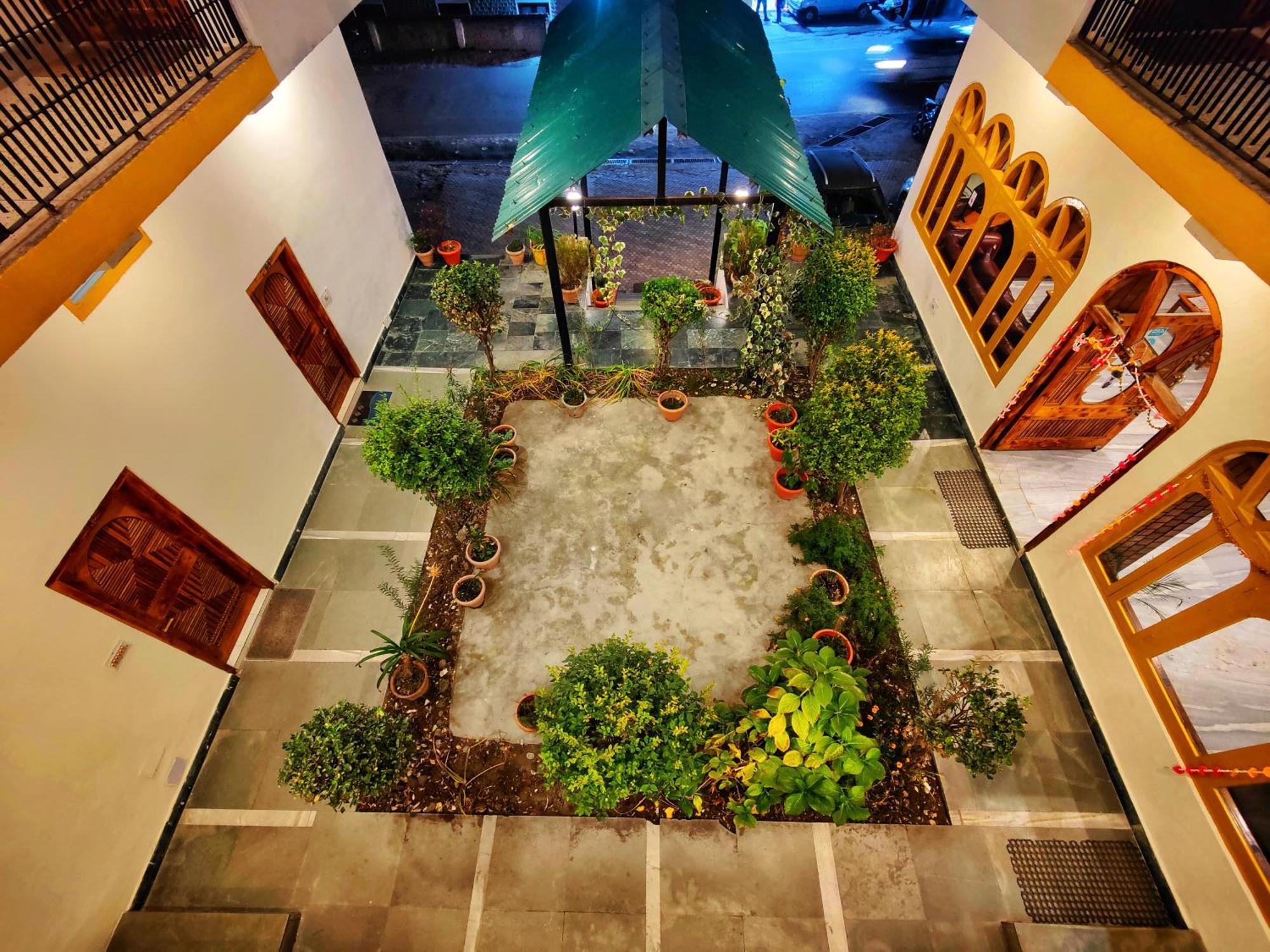 Surya International Hotel Manali Near Mall Road Ngoại thất bức ảnh