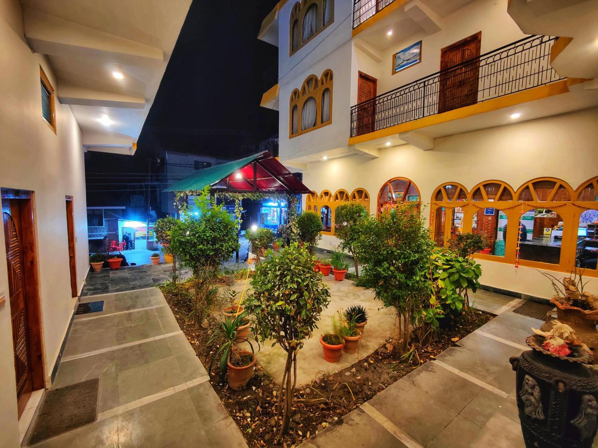 Surya International Hotel Manali Near Mall Road Ngoại thất bức ảnh