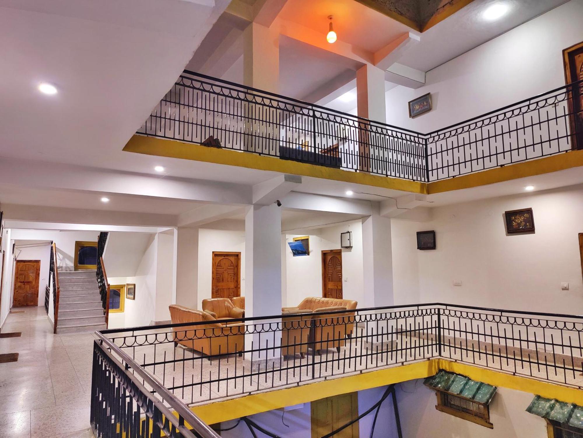 Surya International Hotel Manali Near Mall Road Ngoại thất bức ảnh