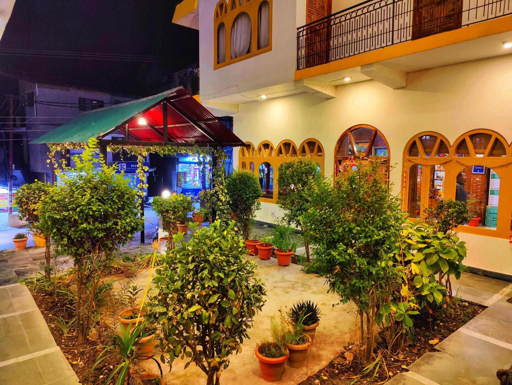 Surya International Hotel Manali Near Mall Road Ngoại thất bức ảnh