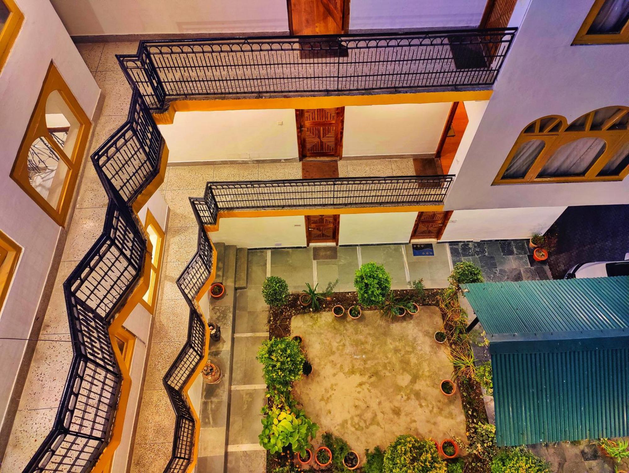 Surya International Hotel Manali Near Mall Road Ngoại thất bức ảnh